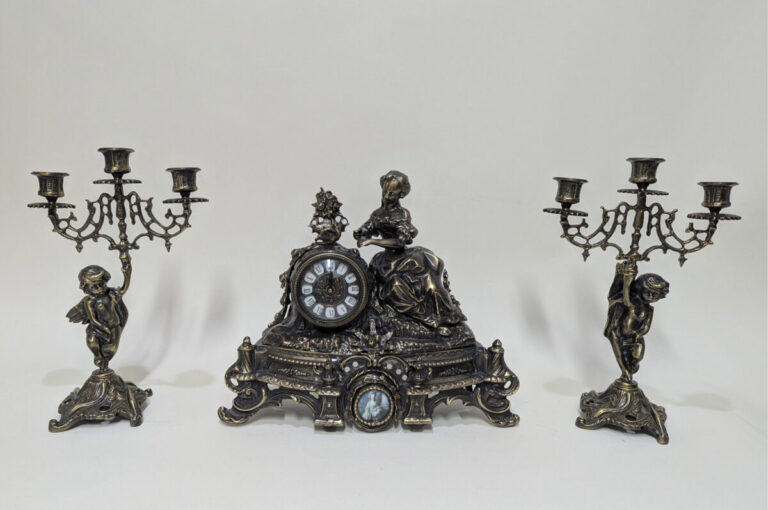 Handmade Set of Table Clock with Candelabras Camapheo