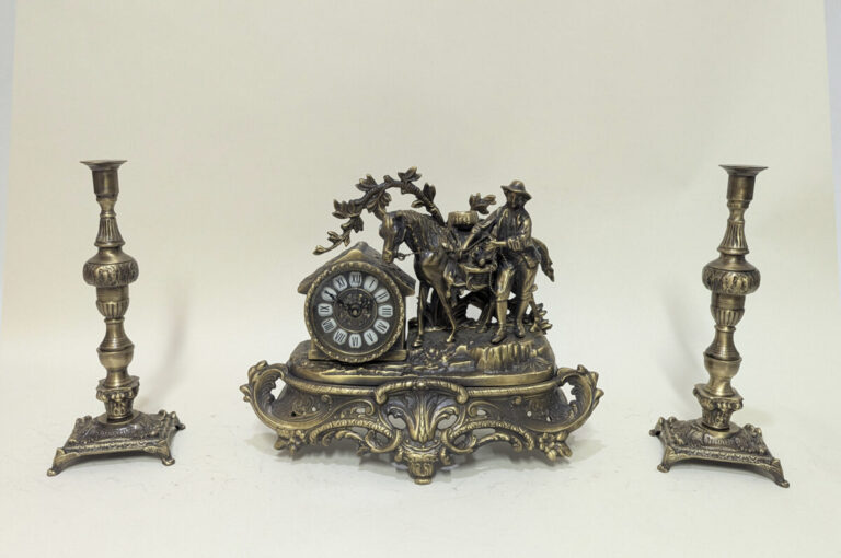 5682C1438_Handmade_Bronze_Decor_Set_of_Table_Clock_with_Candelabras_Mule Handmade Set of Table Clock with Candelabras Mule